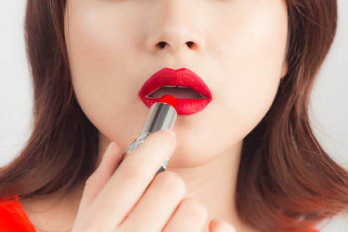 how to apply matte lipsticks